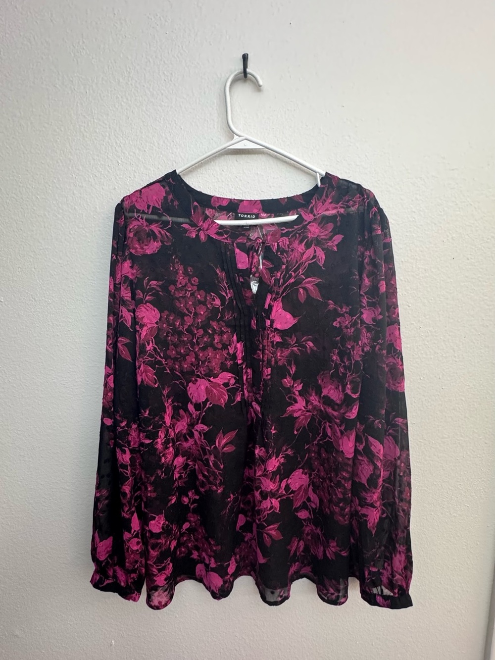 NWT torrid Chiffon Clip Dot Button-Front Blouse - Size 2 - Floral Pink - Picture 6 of 13